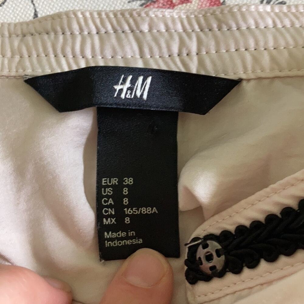 H&M Ivory Blouse W/Black Trim, Size 8 - Picture 6 of 11